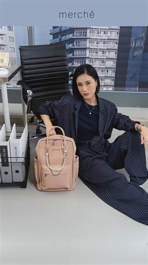 merché ® | Bags & more on Instagram: "Say hi to Bree Maxi Backpack!👋🏻 You can stay organize on the go and stylish in the same time🖤"