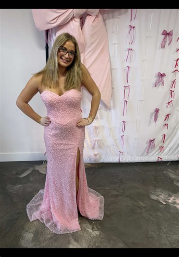 She understood the assignment: pink, pearls, perfection 🎀