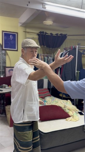 Close-Range Control in Traditional Internal Martial Arts