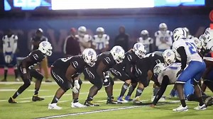 Middletown football starts first female quarterback in win over Monticello