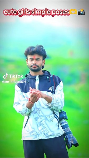 Cute Girls Simple Poses for Photography Inspiration