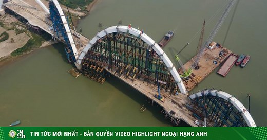 Cầu vòm thép cao nhất Việt Nam hình 2 con rồng uốn lượn đã thành hình