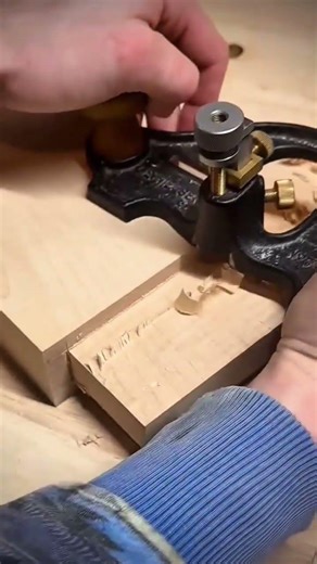 Using a Hand Router Plane to Flatten a Precise Wood Joint