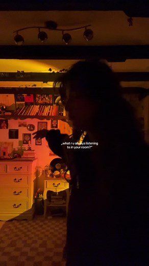 Relaxing Room Decor: Mazzy Star 90s Music Playlist