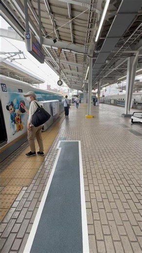 【新大阪駅】平日だからかガラガラ…ディズニー新幹線（新大阪発1番列車）に乗るシーン#jr東海#新大阪