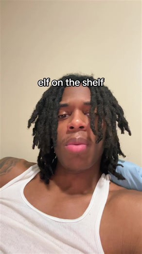 smooch (@zooieshawt)’s video of elf on the shelf