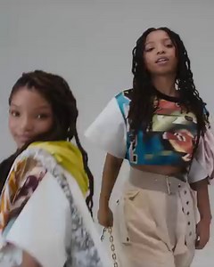 42K views · 1.1K reactions | Introducing the Women’s Spring-Summer Collection. Featuring a new portrait series of friends and familiar faces, Nicolas Ghesquière’s latest collection blurs the line between femininity and masculinity. Discover the new @LouisVuitton Campaign. | Louis Vuitton | Facebook