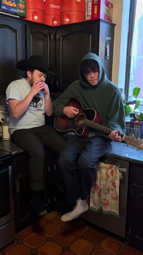 Happy National Bootlegger’s Day 🎸🤠🎻Do you recognize this bootleg? 💗#fallon #bootleg #chicagodiy