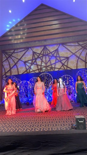 BRIDE’S WITH FRIENDS BEST DANCE PERFORMANCE..( MERA PIYA GHAR AAYA ) #dance #bollywood #bride