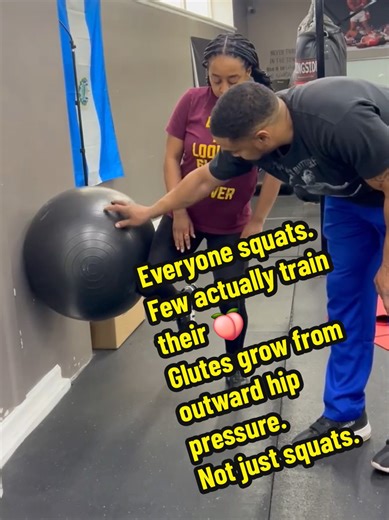This drill forces hip activation the squat skips. Less weight. More results. This is why squats aren’t the whole answer. Glute maximus fires hardest when you create outward hip pressure and control it. This drill isolates the glute without spine load, ego weight, or wasted reps. Target the muscle. Don’t just move weight. #glutesworkout #bodybuilding #fittok #silverspringmd #body @Recmode Fitness