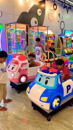 So much fun with the adorable pink Hello Kitty bus and blue police car 🎀🚌💙🚔😄 #cutebaby