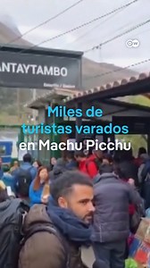 Protestas en Perú bloquean el acceso a Machu Picchu y dejan a miles de turistas varados Al menos 1.400 turistas fueron evacuados en tren hacia Cuzco, después de que la policía lograra desbloquear las vías. Los manifestantes protestan contra la empresa que gestiona el transporte de autobús a Machu Picchu, que ha seguido operando pese a que la concesión expiró hace dos semanas. | DW Español