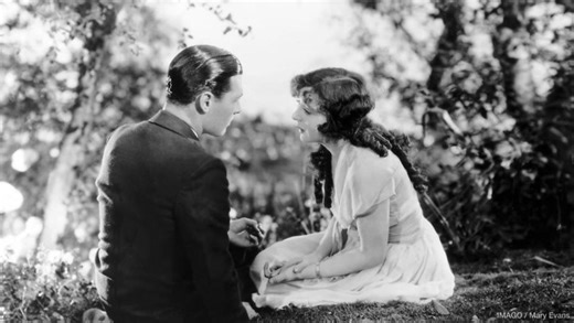 The first movie to win best picture at the Oscars