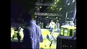 87K views · 1.1K reactions | Muse aux arènes de Nîmes 2004 c’était il y a 16 ans. Petite vidéo de la fin du concert où Matt pousse son tech guitare de l’époque (Shane) sur scène à la fin de Stockholm Syndrome. | Muse France | Facebook