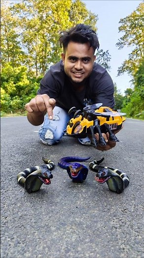 Remote control 3 snake Vs Bee crawling unboxing and test 🥰