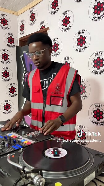 We remove rust!😄#kenyantiktok🇰🇪 #kenyantiktok #kenyantiktok🇰🇪🇰🇪🇰🇪🇰🇪 #djacademy #utawala #utawalatiktokers #utawalaastrol #utawalabenedicta #embakasi #embakasieast #djtiktok #djtok #nairobikenya #donholm #pipeline #jogooroad #mombasaroad #scratching #dancehall #dancehallmusic #imaaradaima