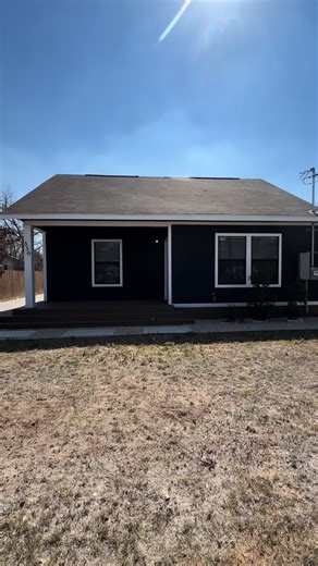 🏡 2 HOMES. 1 LOT. DOUBLE THE OPPORTUNITY 🔥💰 Text “Walton” to 210-574-5888 to learn more 📲 📍 330 Walton Ave, San Antonio, TX 78225 ✨ 4 Bedrooms 🛁 2 Bathrooms 🆕 New Build 📏 1,604 Sqft 🚫 No HOA 🧼 No Carpet 🚗 Long Driveway San Antonio… this one is DIFFERENT 👀 Step into a brand-new home with an open-concept layout that feels bright, modern, and move-in ready. The kitchen flows perfectly into the living area — ideal for hosting, relaxing, and making memories ❤️ Need flexibility? The 4th be