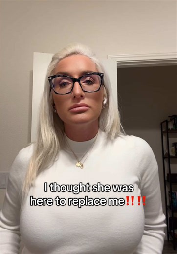 I thought she was here to replace me…now we’re running the office together!! #aiassistant #virtualreceptionist #workplacedrama #businessautomation #overflow.ai