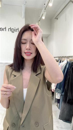 📌二月韓國限定連線🇰🇷店面直播第二場-高CP值人氣店家 本場直播所有商品，結束可回放 1，3/6 17:00 結束 1 🙌貼文下編號 1=確定購買，請勿任意更改留言及刪除 #預購商品 #下標前請看置頂公告文的購買須知 1範例 EX: H214白 1 (編號 顏色 尺寸，多件請用，區隔) 🙌 1完成隔天開放付款(可刷卡、虛擬帳戶匯款)( 1後三天付款完成) 🙌 1請確認商品名與編號是否是自己欲下單的單品 ------------------------------------------------------------------------ H214前後V領BRA TOP(灰/可可/黑/白)$690 ＊此商品因有附贈不可拆胸墊，屬於貼身衣物恕除瑕疵無法退貨＊ ＊兩片式/不可拆 ★尺寸：肩寬29CM，腋寬16CM，胸寬3CM，全長49CM H215條紋霧金釦針織小外套(杏/灰/白)$1150 ★尺寸：肩寬41CM，胸寬49CM，全長50CM H216腰鬆緊舒服喇叭長褲(黑/灰)$1280 ★尺寸：腰寬32-50CM，臀寬46CM，褲檔30CM，大腿寬27CM，全長99CM