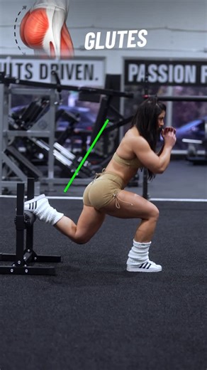 IDA BERGFOTH || TRANSFORMATION COACH on Instagram: "Your stance determines what grows. Stop guessing this is your show! A Bulgarian split squat is not automatically a glute exercise. It is not automatically a quad exercise either. Your setup decides (even though it always will work both). ➡️ If you stay too close to the bench and keep your torso upright, you increase knee flexion and load the quads more. ➡️ If you step further away and allow a controlled forward lean, you increase hip flexion an