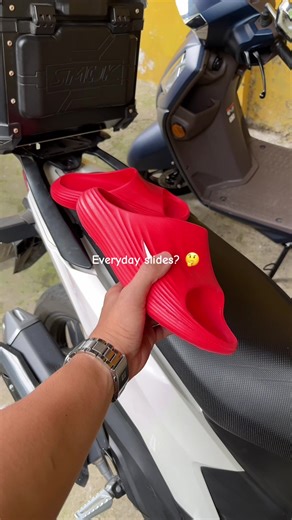 Best Everyday Slides for Men: Comfort & Style