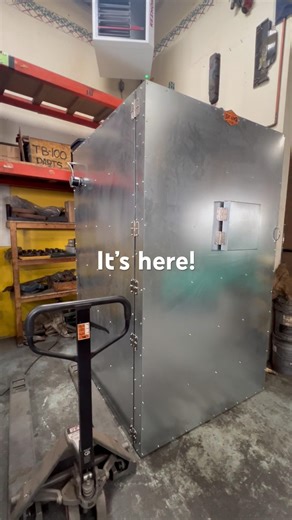 The powder coat oven has arrived!! 🤩