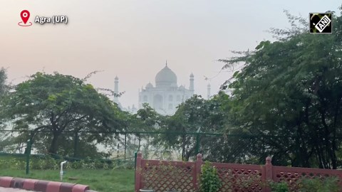 Thin layer of fog covers the iconic Taj Mahal