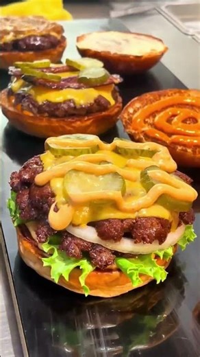 Juicy Cheeseburger – Melted Cheese Perfection 🍔🔥