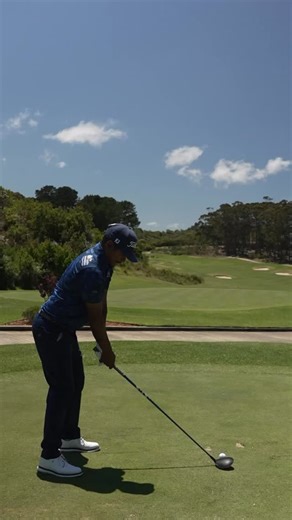 Play the par 4, 4th hole at Pezula with Keenan Davidse who carded an opening round 64. 👏 #VOGFinal #VOOG #SunshineTour | Sunshine Tour