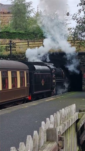75078 BR Standard Class 4MT Steam Locomotive departs Ingrow West Station