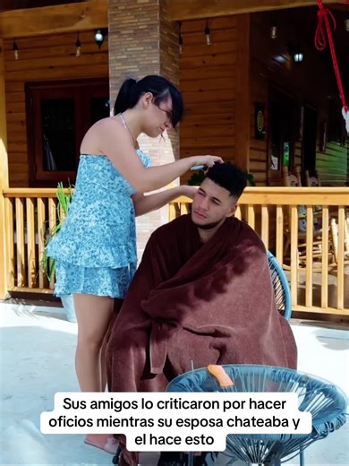 Sus amigos lo criticaron por hacer oficios mientras su esposa chateaba y el hace esto #reflexion #reflexiones #parati