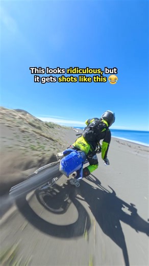 This looks ridiculous but it gets shots like this 😂 #dirtbikes #insta360 #beach #nz #x5 #2stroke