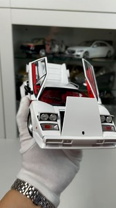 1:18 scale Lamborghini Countach by Kyosho | AC Collection