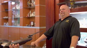 35M views · 457K reactions | Sin duda este negocio es más riesgoso de lo que parece, y durante 22 temporadas de El Precio de la Historia, son muchos los artículos letales que han pasado por la tienda. ¿Qué es lo más peligroso que Rick haya tenido en sus manos? | HISTORY | Facebook