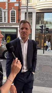 I think this video is a great example of one simple truth: when a man knows what he wants — he acts. So often women try to decode a man’s intentions… why he didn’t call after the first date, why he disappears and then comes back, why he seems confused, why he won’t propose after 5 years. But the answer is actually very simple. Men are much more straightforward than we think. When a man is 100% sure, when he’s ready, when he sees the woman he wants — there are no excuses, no “I’m busy”, no “I nee