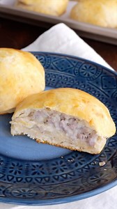 5.2K views · 279 reactions | Sausage Gravy Stuffed Biscuits. Southern comfort food turned into breakfast on the go. Recipe link in bio https://spicysouthernkitchen.com/sausage-gravy-stuffed-biscuits/. #instafood #sausage #breakfast #yummy #easyrecipe #biscuits #southernfood | Spicy Southern Kitchen | Facebook