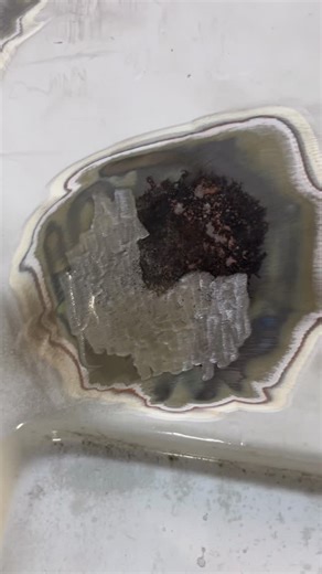 ATLAS on Instagram: "Removing RUST Yes I know best way to remove RUST is to cut it out re weld however most haven’t worked on vans 😂 or have a 15k budget so this is the process I use here I’m not afraid to share it either as genuinely tested this method over five years and had probably .05 % back in that time and pretty proud of that It is time consuming so see why people rely on rust converters So I grind out what I can first cleaning the aera around till no rust Then #dremel very slowl