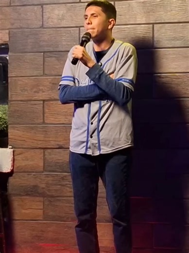 Nadie compra en la tienda de iphone📱 #standup #standupmexico #standupenespañol #sinuesoscar #iphone