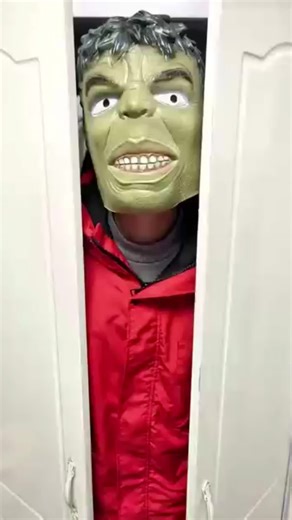 When the Hulk began to cherish his shoes#hulk #Cleantheshoes #tiktokmademebuyit #beforandafter #shoe