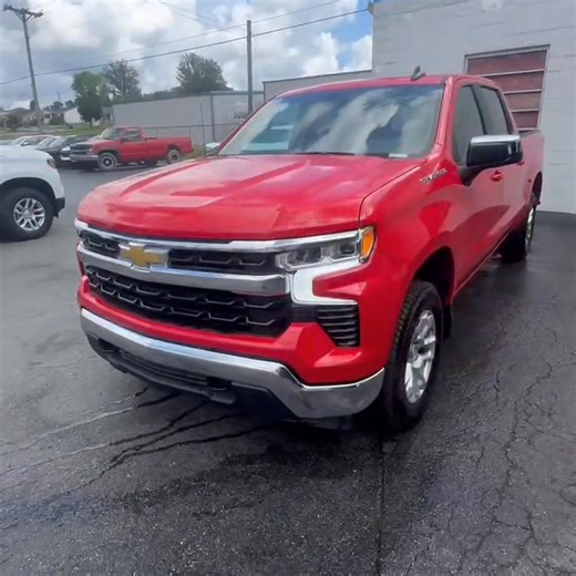  2025 Silverado LT 4WD – Courtesy Vehicle DEAL  $10,585 in...
