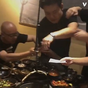People in China are fighting over who pays the restaurant bill in hilarious ways... and it's going viral | Vocativ