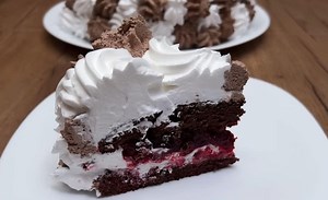 TORTA SA VIŠNJAMA IDEALNA ZA USKRS: Lagani krem, kiselo voće i meke kore su savršena kombinacija