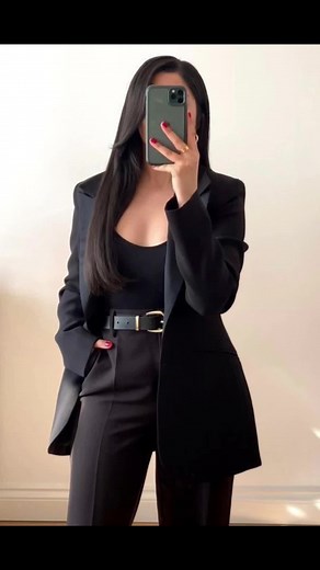 Classy and Stylish Secretary Outfits for Fashion Inspiration