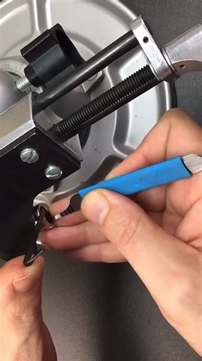 27K views · 482 reactions | The Snake Key Lock #hack #hacker #security #tactical #lockpicking #LOCK #padlock #bypass #locksmith #science #military #secret #viralvideo #foryou #fyp #fbreels | Lock Picking V | Facebook