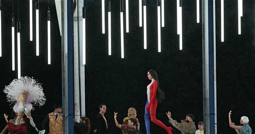 En images, le défilé de mode iconique et fou des JO 2024