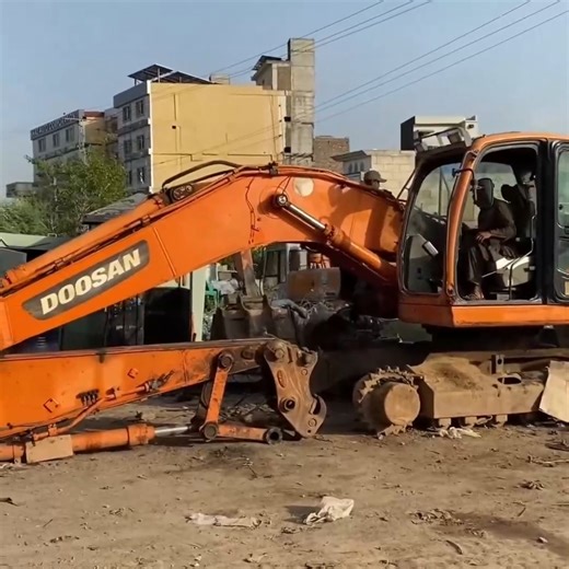 2.9K views · 29 reactions | Restoration Process of Destroyed Excavator Machine Amazing Process | Luciano Franklin | Facebook
