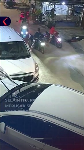 TEREKAM CCTV, KELOMPOK PEMUDA SERANG PERMUKIMAN WARGA DI PETAMBURAN, JAKARTA BARAT #short