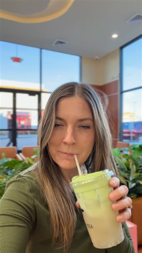 The cutest new tea shop in Salt Lake City!🧋 📍Molly Tea 3420 S State St Unit 1 & 2, South Salt Lake This will quickly become your favorite tea spot! Here’s what we tried 👇 👉Snowy Jasmine(with the whipped cream top!) 👉Matcha Jasmine Salted Cheese 👉Pistachio Jasmine Coconut 👉Brown Sugar Bubble Milk 👉Pistachio Bubble Milk They can also make drinks caffeine free! My girls love bubble tea so it was fun for them to be able to drink those without the caffeine! Add this to your Utah date night li