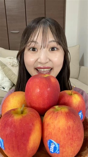 【ASMR】りんご丸齧り🍎シャキシャキみずみずしいりんごが夏にピッタリすぎる🤍皮ごと食べるのが好きなのよね❣️#爆食 #モッパン #咀嚼音 #asmr #mukbang