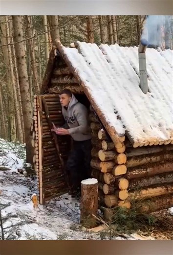 Building a Bushcraft House in a Snowy Forest